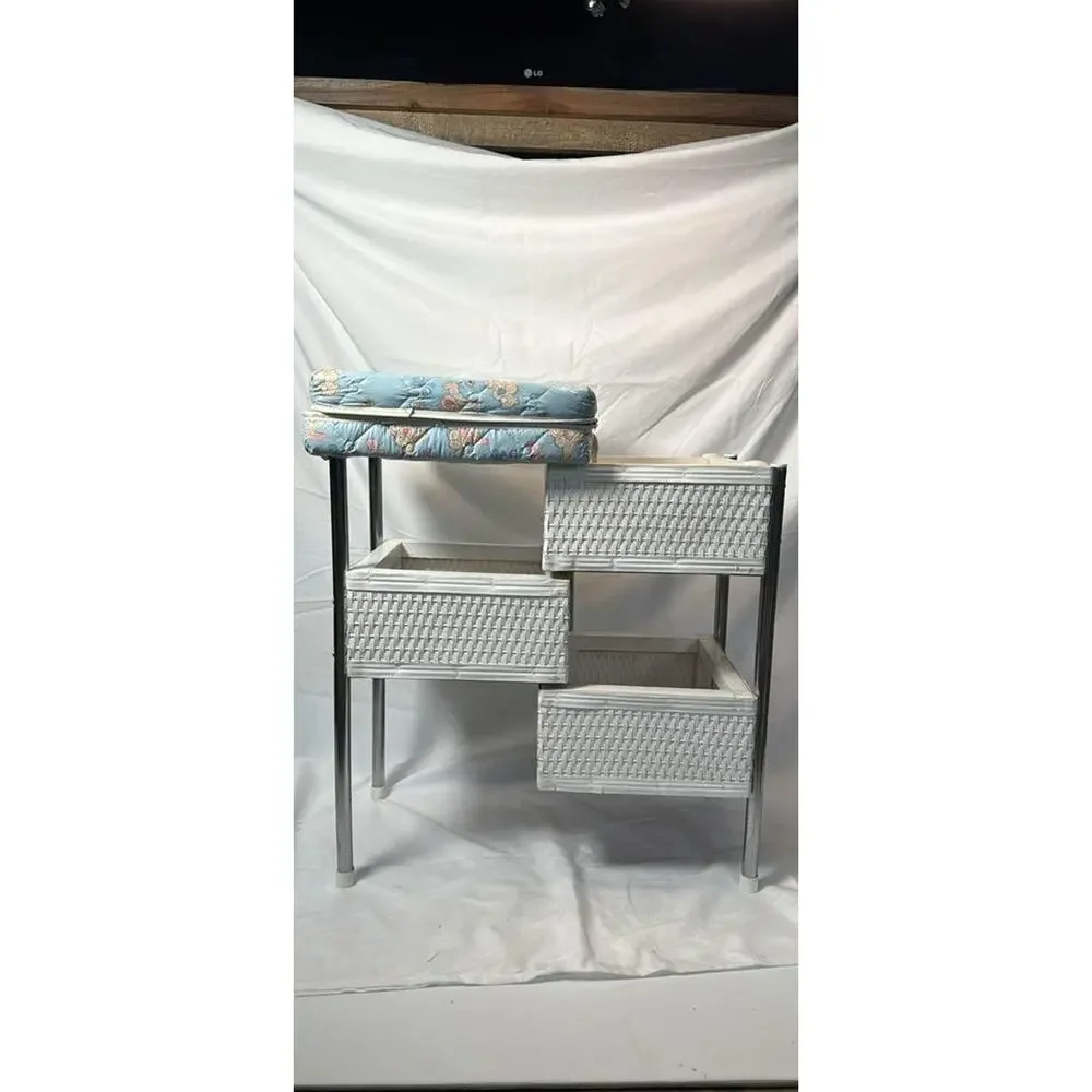 VTG Doll White Wicker Storage Changing Table Teddy Bear Print‎ Changing Pad Top